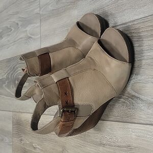 OTBT Archadian Wedge Sandals Tan and Brown Size 6 1/2